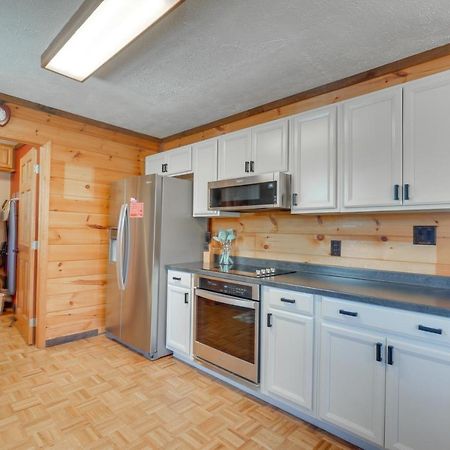 Central Sevierville Cabin With Hot Tub And Views! Exterior foto