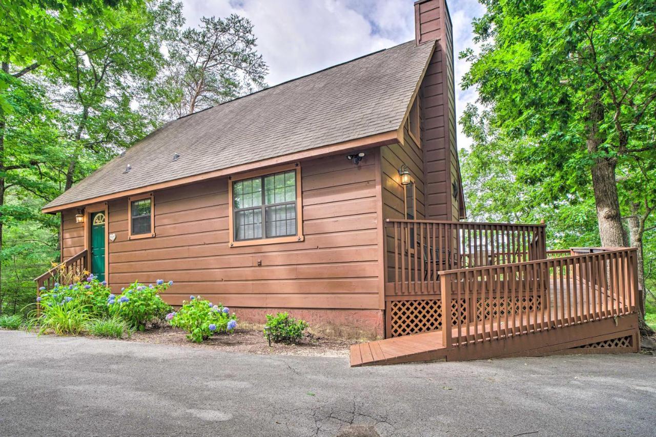 Central Sevierville Cabin With Hot Tub And Views! Exterior foto