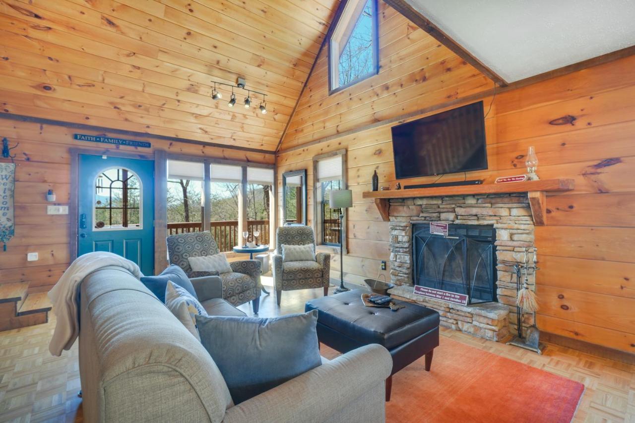 Central Sevierville Cabin With Hot Tub And Views! Exterior foto