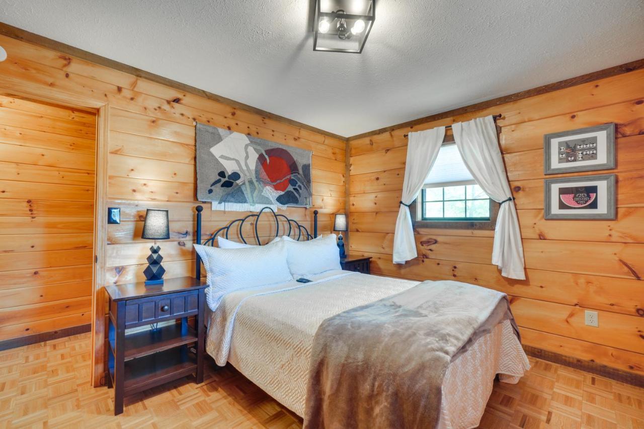 Central Sevierville Cabin With Hot Tub And Views! Exterior foto